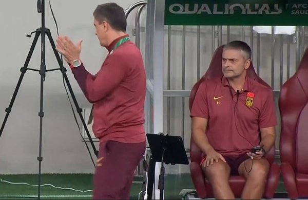 丰益国际 王钰栋传球有丁丁的感觉！木塔打后腰不错 泰国拖延时间不要脸了